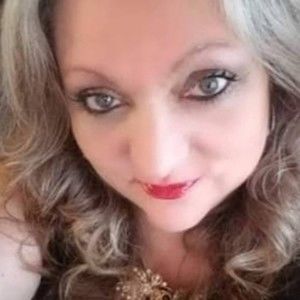 Meet your Posher, Eva